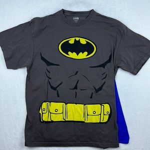 Batman Men’s Short Sleeve Graphic T-shirt Gray Size XLarge includes blue cape